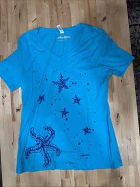 Aqua Blue V‑Neck Tee with Navy Starfish Print